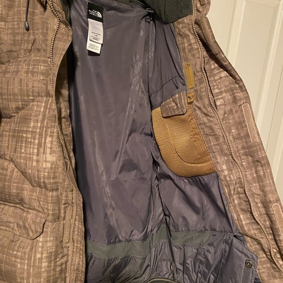 The North Face Ski/Snowboard Jacket - 600 series - Picture 2 of 4